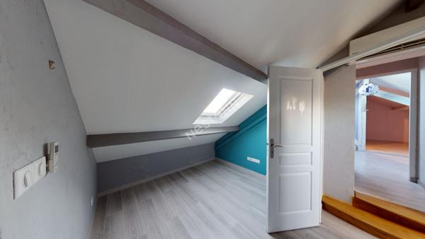 Très belle maison 4 chambres habitables de plain-pied proche du bourg de Mervans !