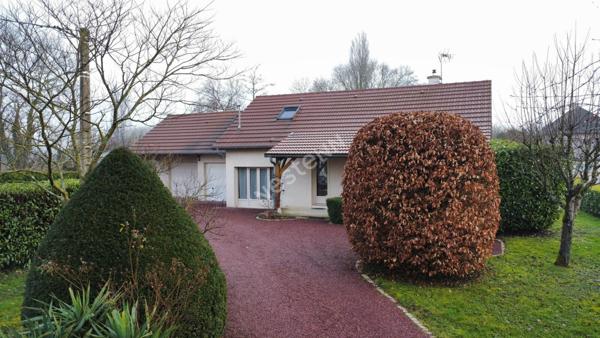 Très belle maison 4 chambres habitables de plain-pied proche du bourg de Mervans !