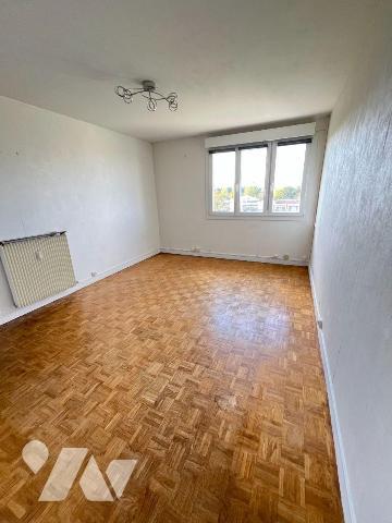 RENNES / QUARTIER BREQUIGNY / APPARTEMENT TYPE 3 

Situé au troisième étage d'une copropriété...
