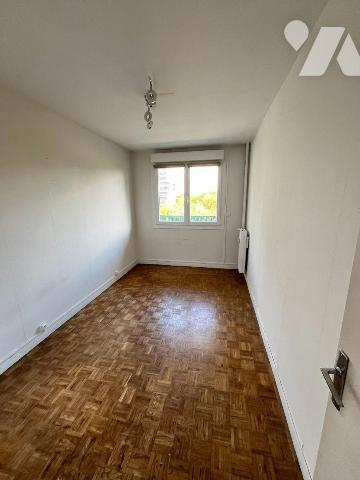 RENNES / QUARTIER BREQUIGNY / APPARTEMENT TYPE 3 

Situé au troisième étage d'une copropriété...