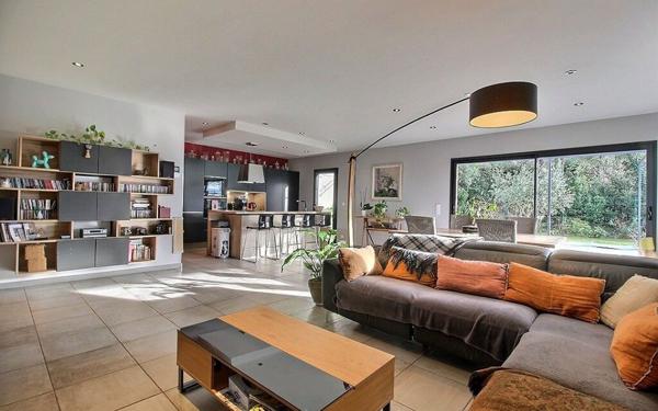 Maison à vendre    3 pièces • 129 m2 Carpentras