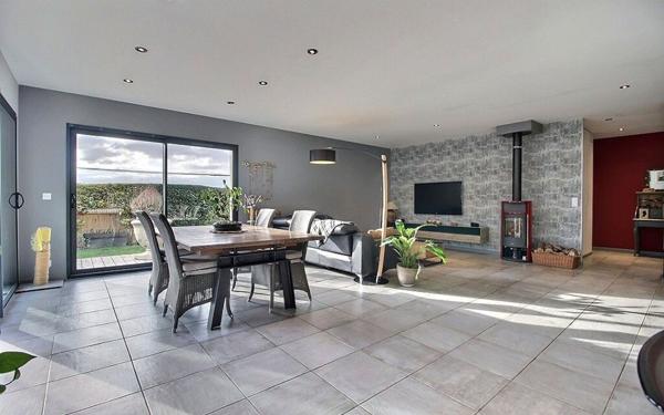 Maison à vendre    3 pièces • 129 m2 Carpentras