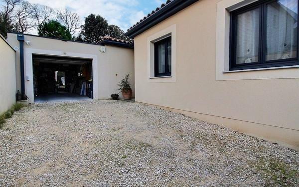 Maison à vendre    3 pièces • 129 m2 Carpentras