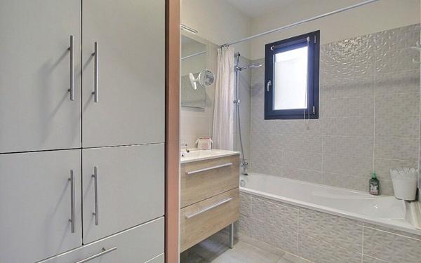 Maison à vendre    3 pièces • 129 m2 Carpentras