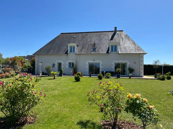 Maison à vendre 8 pièces (37) 6 chambres, double garage 1900m² terrain clos arboré Parfait état