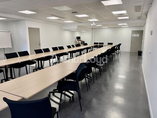 Bureaux et commerces en location vente à Lille avec terrasse accessible