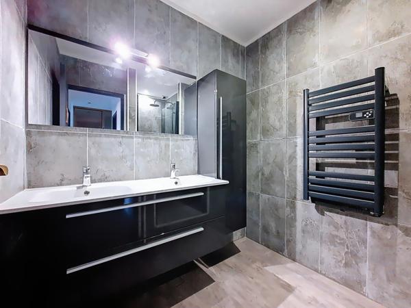 Appartement T4 avec terrasse, garage et parking