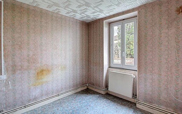 Immeuble à vendre    5 pièces •  Écuisses