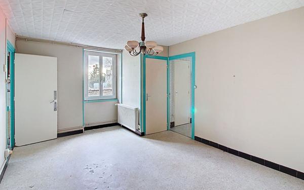 Immeuble à vendre    5 pièces •  Écuisses