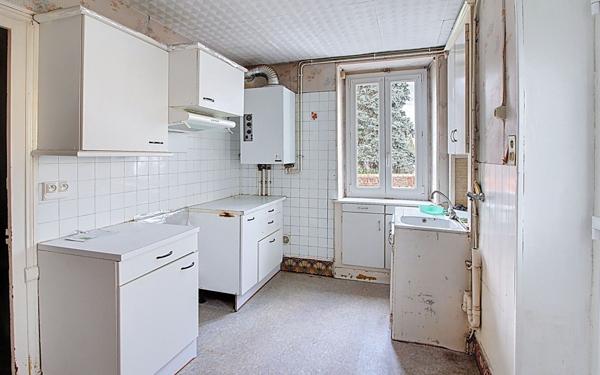 Immeuble à vendre    5 pièces •  Écuisses