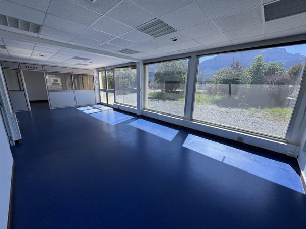 CLUSES - Bâtiment mixte avec fort potentiel   Local commerci