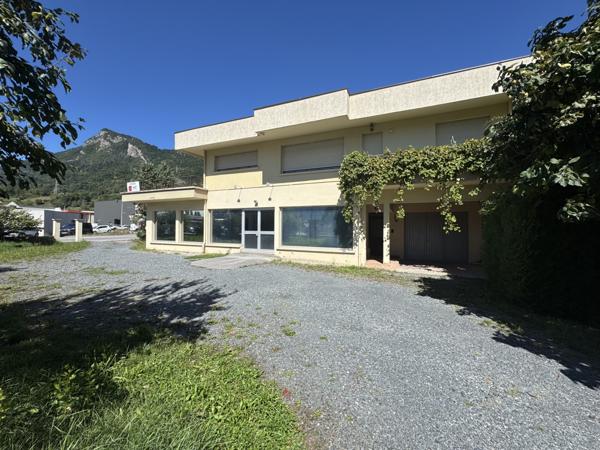 CLUSES - Bâtiment mixte avec fort potentiel   Local commerci