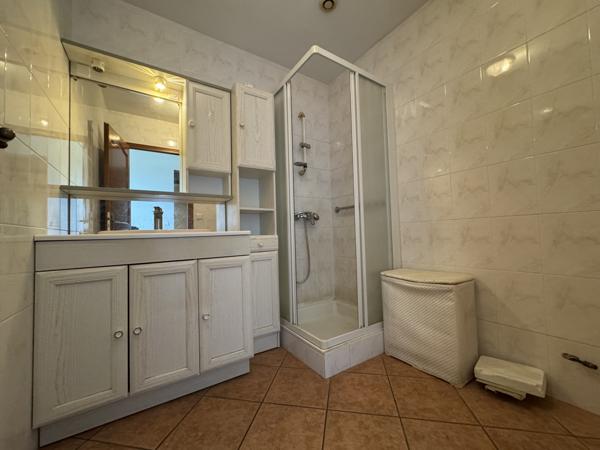 CLUSES - Bâtiment mixte avec fort potentiel   Local commerci