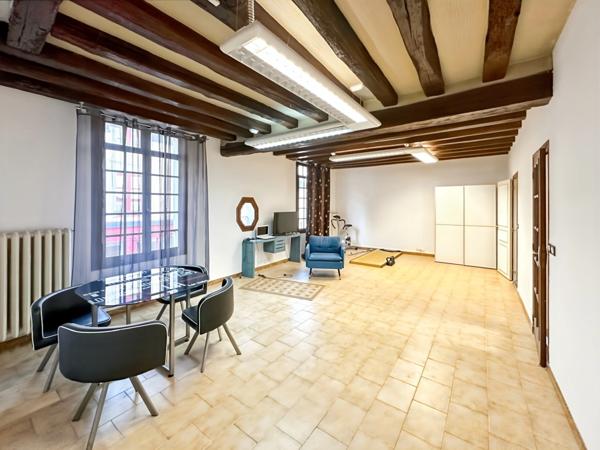 LocalCommercial + Appartement avec Patio à vendre 8 pièces SAINT CALAIS (72) Ensemble immobilier à fort potentiel