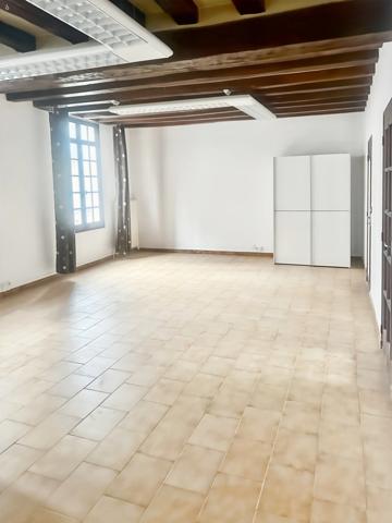 LocalCommercial + Appartement avec Patio à vendre 8 pièces SAINT CALAIS (72) Ensemble immobilier à fort potentiel