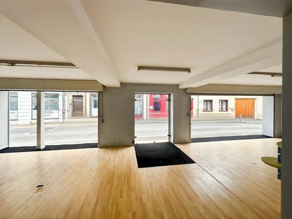 LocalCommercial + Appartement avec Patio à vendre 8 pièces SAINT CALAIS (72) Ensemble immobilier à fort potentiel