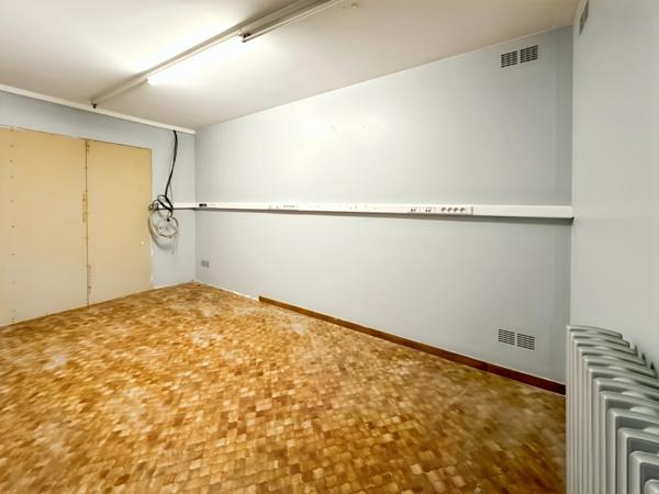 LocalCommercial + Appartement avec Patio à vendre 8 pièces SAINT CALAIS (72) Ensemble immobilier à fort potentiel