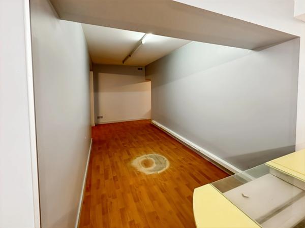 LocalCommercial + Appartement avec Patio à vendre 8 pièces SAINT CALAIS (72) Ensemble immobilier à fort potentiel