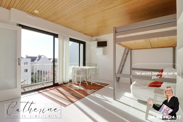 STUDIO au calme, baigné de soleil, dans une résidence sur le port proximité Plage du Nau