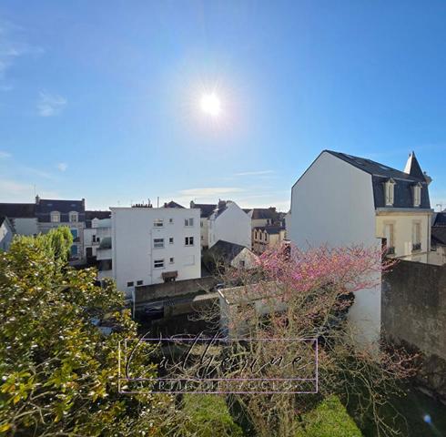 STUDIO au calme, baigné de soleil, dans une résidence sur le port proximité Plage du Nau