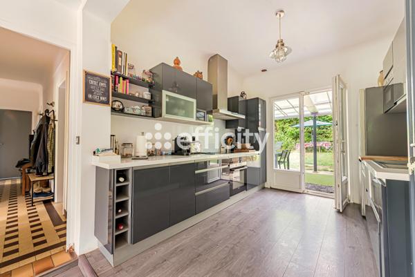 Maison
         6 pièces
        - 129 m² 379 000 € *