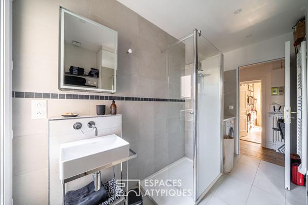 Appartement d’angle rénové par architecte avec balcon – Pernety
