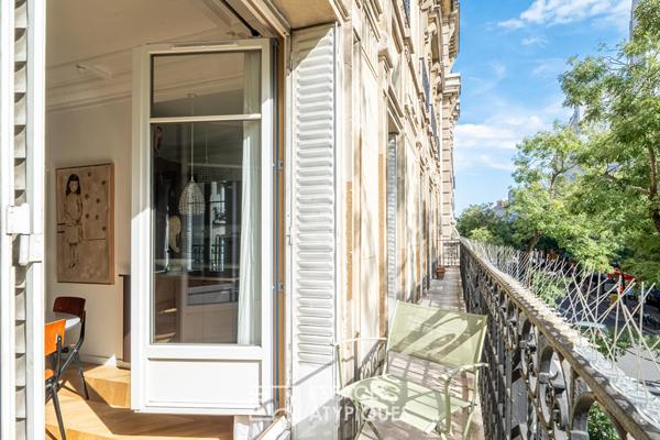 Appartement d’angle rénové par architecte avec balcon – Pernety