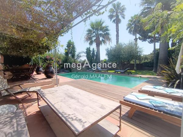 Maison à GRIMAUD, 83310 - 7 pièces 170m²