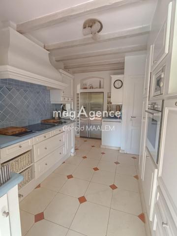 Maison à GRIMAUD, 83310 - 7 pièces 170m²