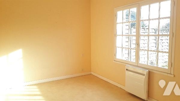 Proche du littoral, découvrez ce bien situé à LA PLAINE SUR MER offrant un fort potentiel