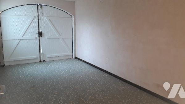 Proche du littoral, découvrez ce bien situé à LA PLAINE SUR MER offrant un fort potentiel