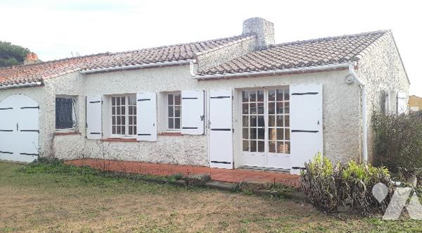 Proche du littoral, découvrez ce bien situé à LA PLAINE SUR MER offrant un fort potentiel