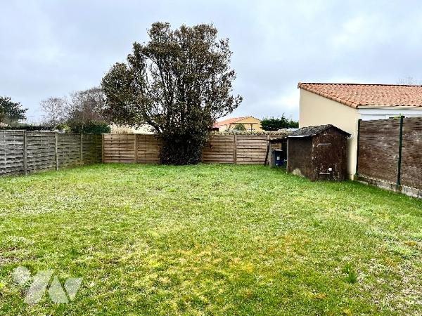 Proche du littoral, découvrez ce bien situé à LA PLAINE SUR MER offrant un fort potentiel
