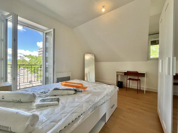 T4 DUPLEX MEUBLÉ 76 m2 - CENTRE-VILLE - TERRASSE - PARK CORPO -