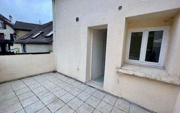 Appartement à louer    1 pièce •  Épône