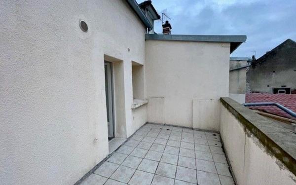 Appartement à louer    1 pièce •  Épône