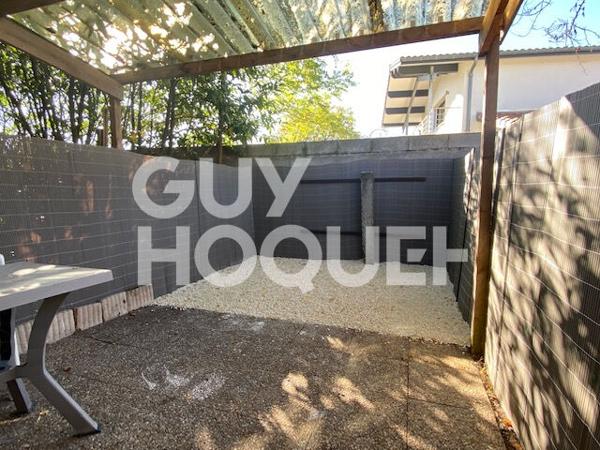 Petite maison mitoyenne de type T2 meublée