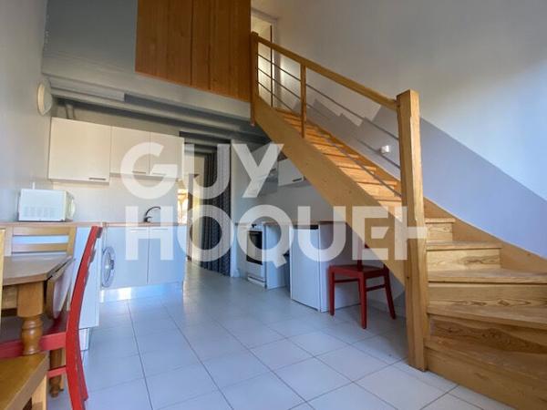 Petite maison mitoyenne de type T2 meublée