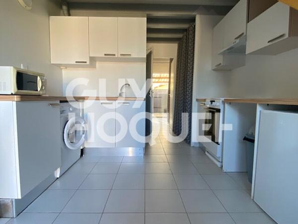 Petite maison mitoyenne de type T2 meublée