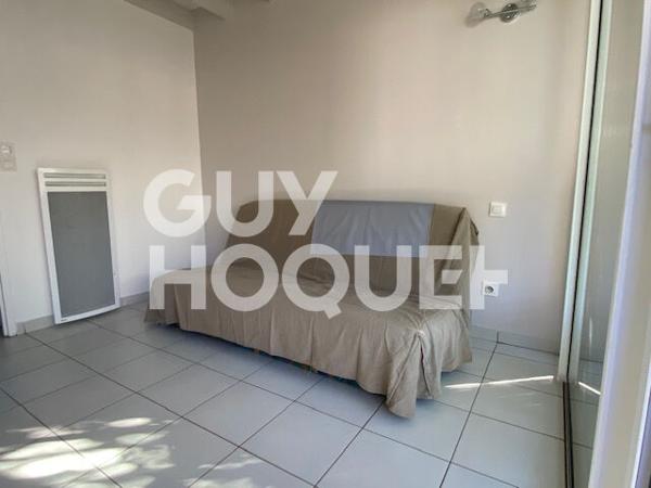 Petite maison mitoyenne de type T2 meublée