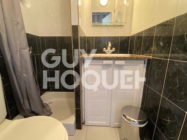 Petite maison mitoyenne de type T2 meublée