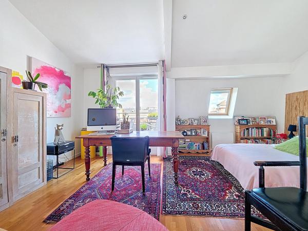 APPARTEMENT 3 CHAMBRES TERRASSE PARKING CAVE