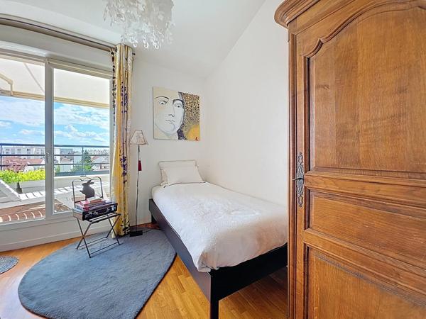 APPARTEMENT 3 CHAMBRES TERRASSE PARKING CAVE