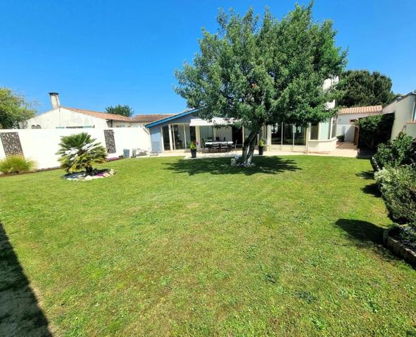 DOLUS D'OLERON (17), Superbe demeure contemporaine 11 pièces 236m² dont 191m² habitable terrain clos murs 677m²