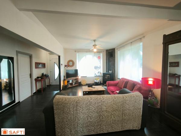 centre ville avec ses commerces et moins de 5 minutes des plages