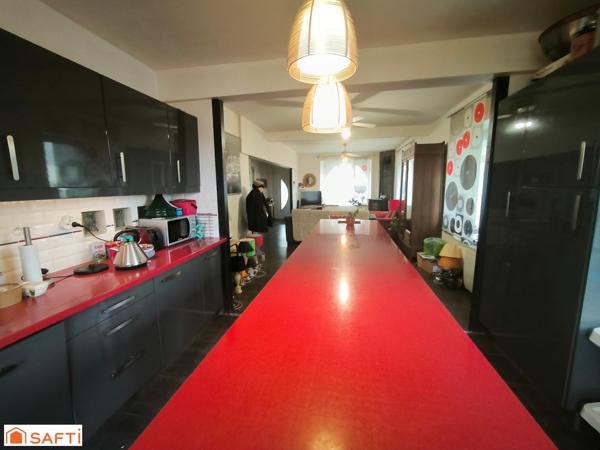 centre ville avec ses commerces et moins de 5 minutes des plages