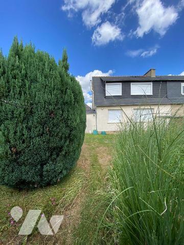 Maison à vendre - TINTENIAC (35 190) - Située dans une rue au calme, une maison à usage d'habit...