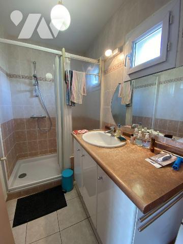 Maison à vendre - TINTENIAC (35 190) - Située dans une rue au calme, une maison à usage d'habit...