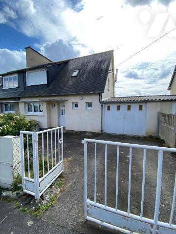 Maison à vendre - TINTENIAC (35 190) - Située dans une rue au calme, une maison à usage d'habit...