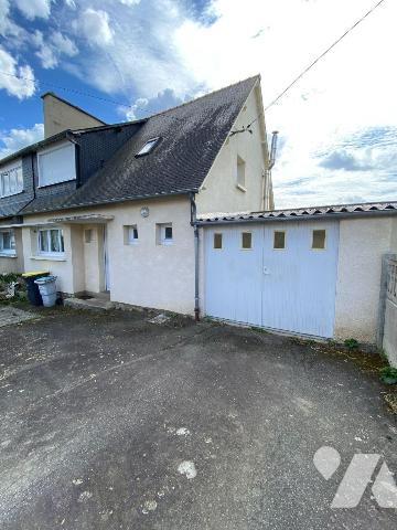 Maison à vendre - TINTENIAC (35 190) - Située dans une rue au calme, une maison à usage d'habit...
